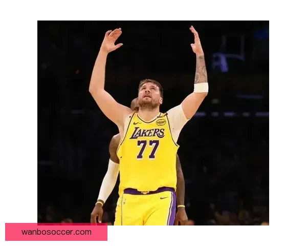 湖人首节崩盘大比分落后雷霆 东契奇状态低迷里夫斯伤情成疑 湖人首节崩盘大比分落后雷霆 东契奇状态低迷里夫斯伤情成疑