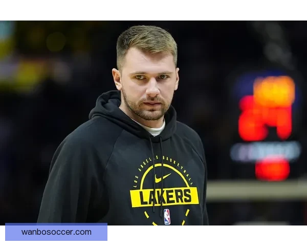 围绕肯纳德强烈证明欲与东契奇母亲受辱争议或撤销技犯引发热议大